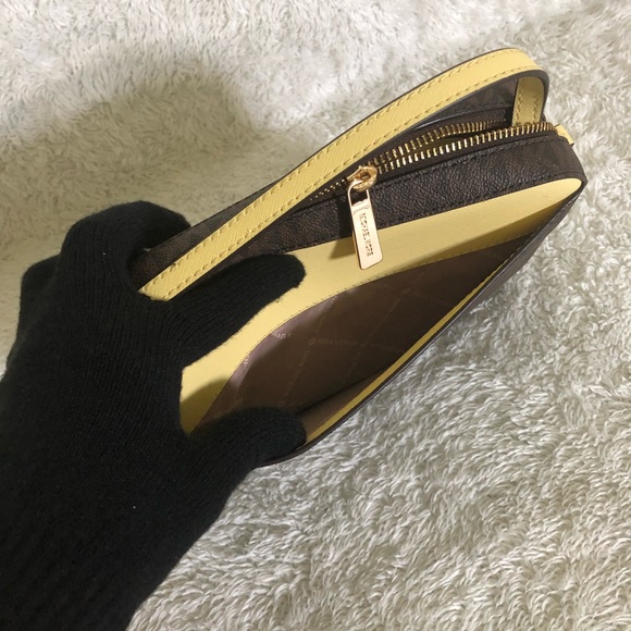 Michael Kors Jet Set Crossbody & Coin Pouch ID Set - Picture 3 of 10